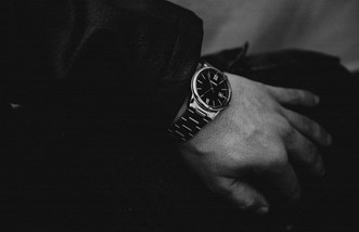 Comment les accessoires de poignet racontent l’histoire des héros de blockbusters blockbusters